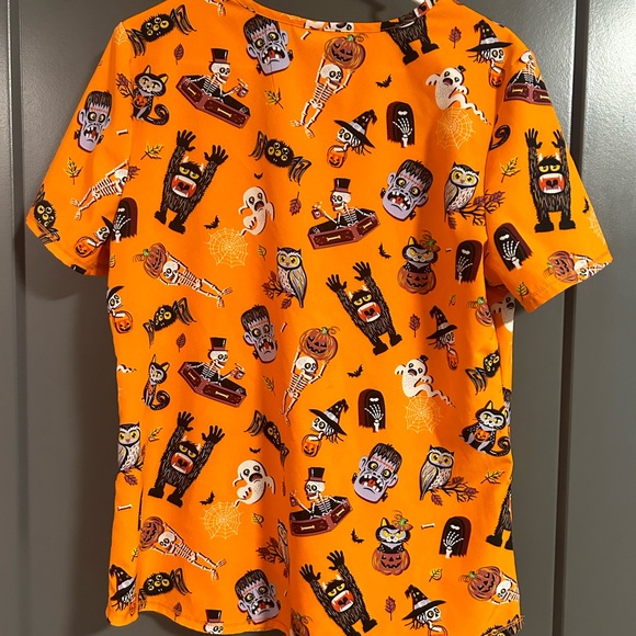 Halloween Scrub Top M - Picture 4 of 4